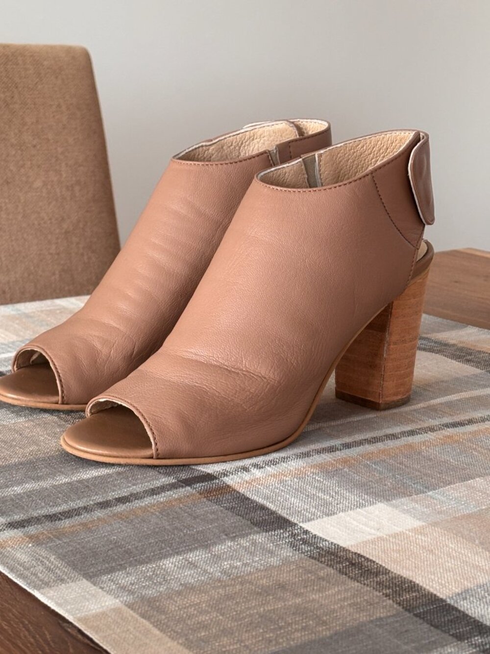 Steve Madden Leather Peep Toe Sandles